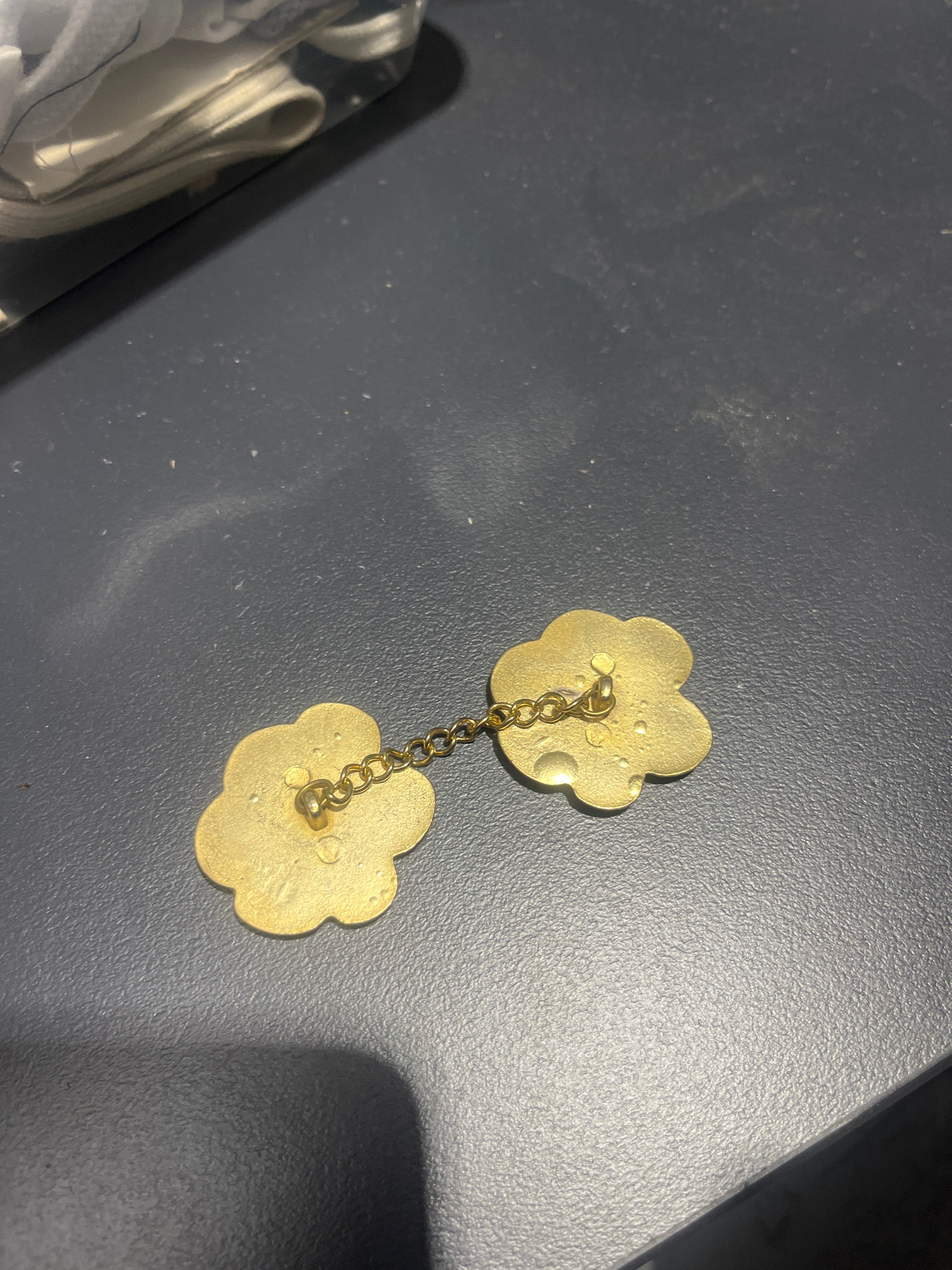 Gold colour chain clasp?