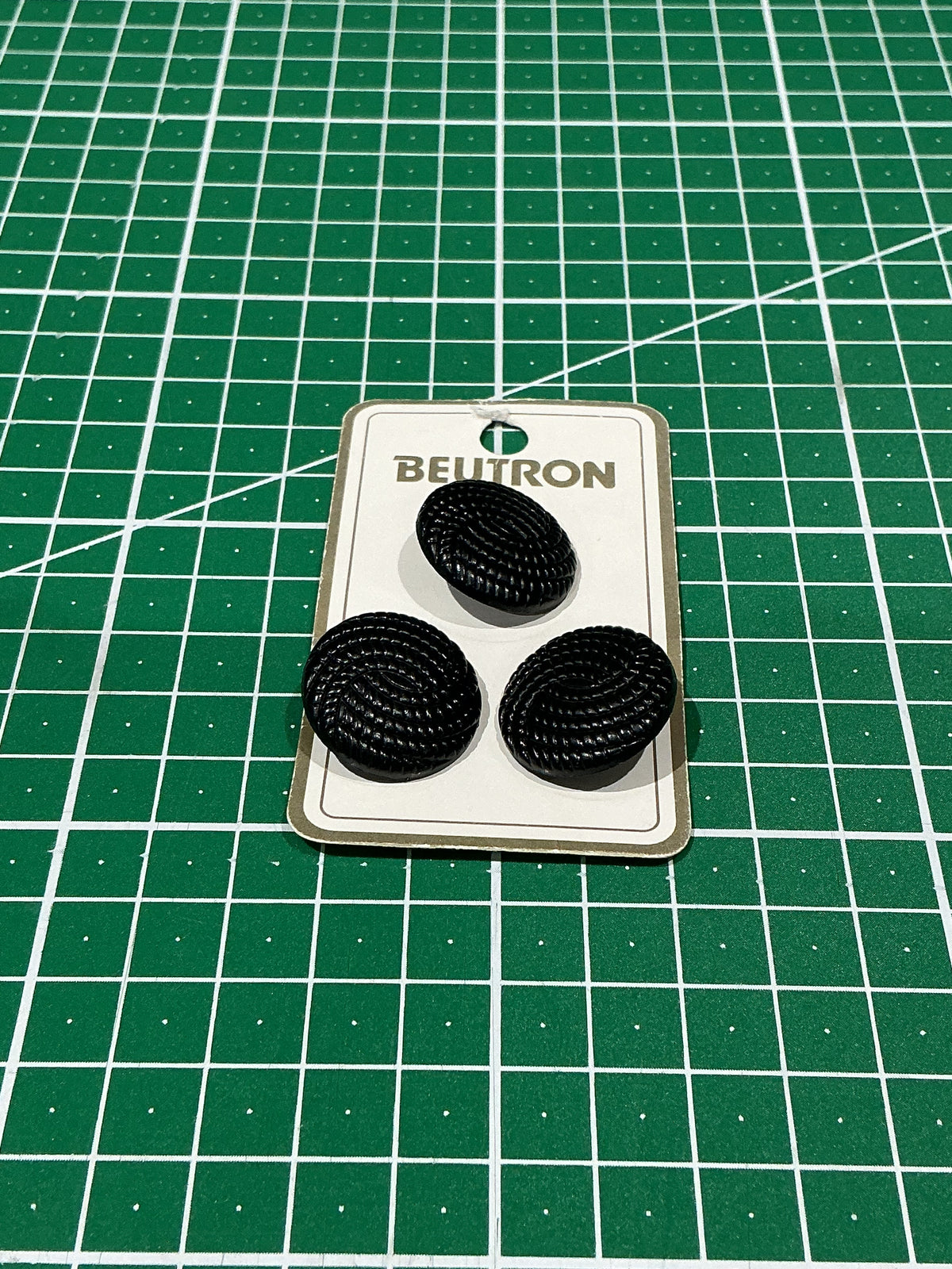 Beutron Vintage Buttons