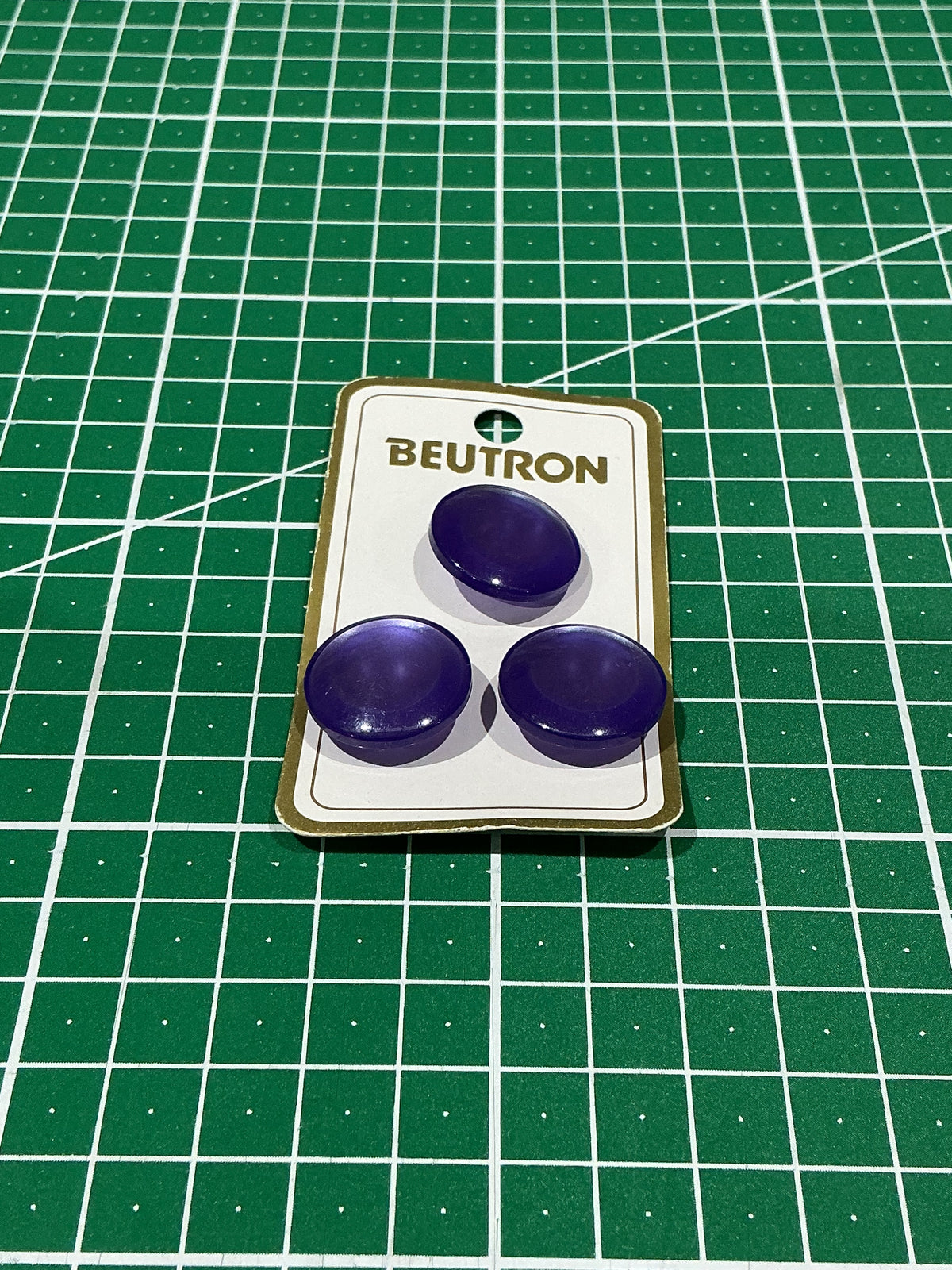 Beutron Vintage Buttons