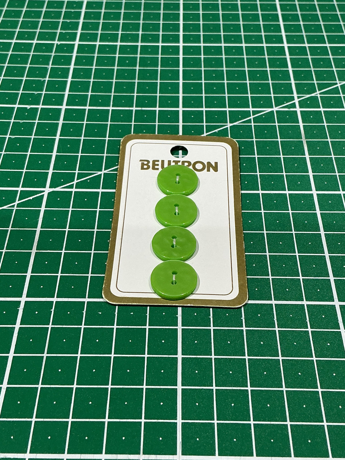 Beutron Vintage Buttons