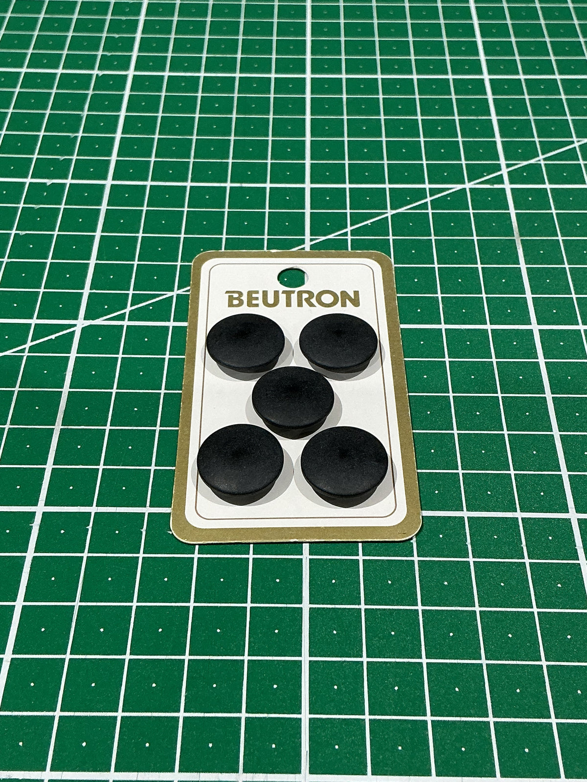 Beutron Vintage Buttons