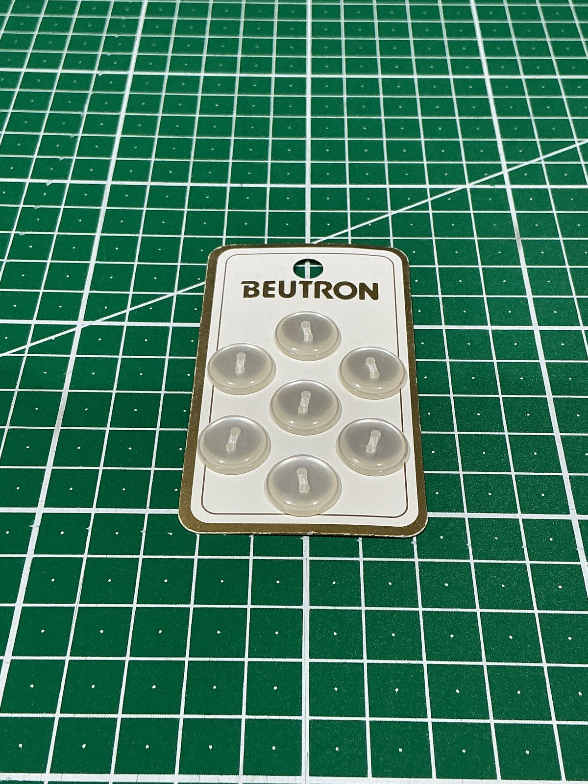 Beutron Vintage Buttons