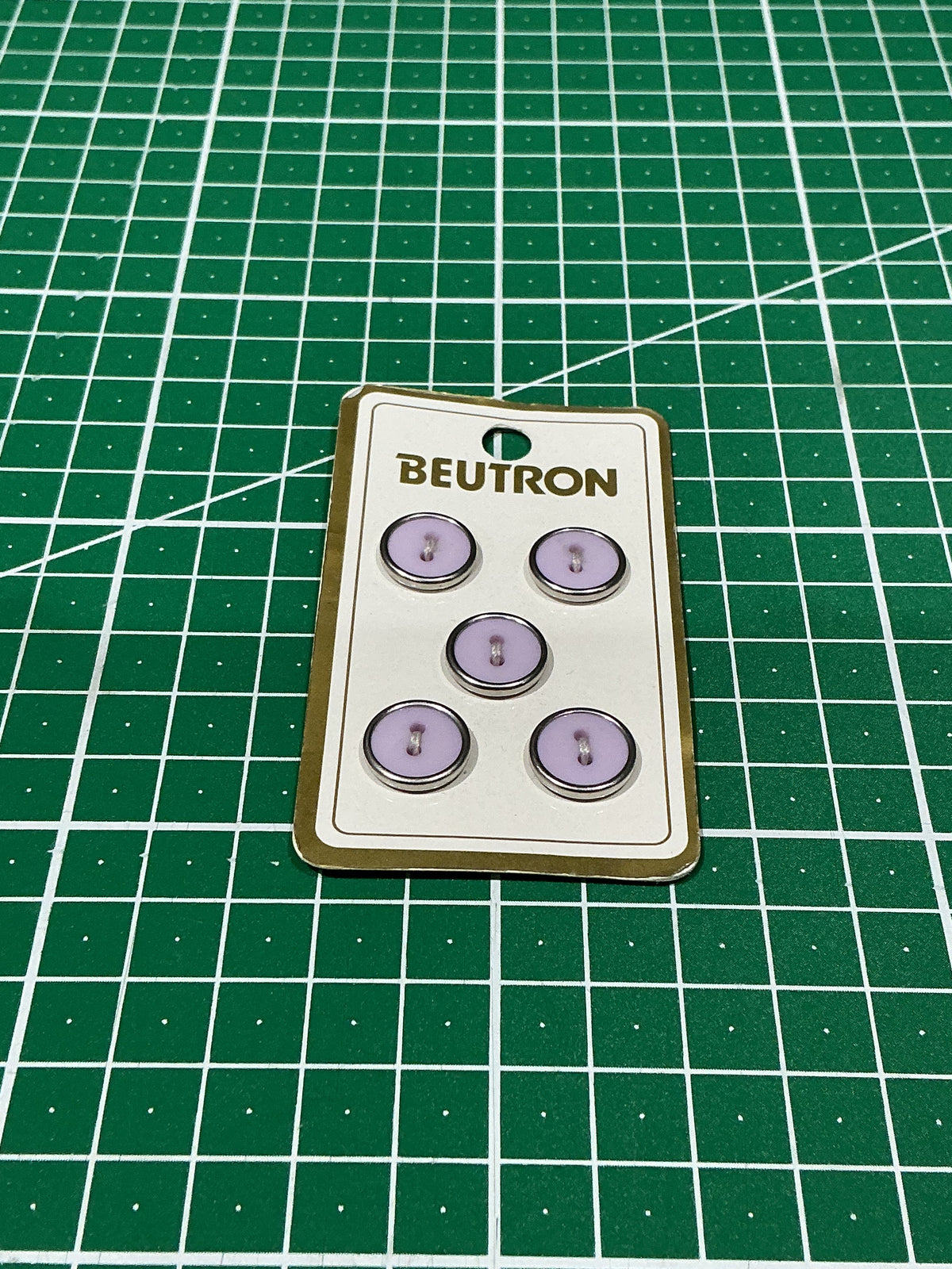 Beutron Vintage Buttons