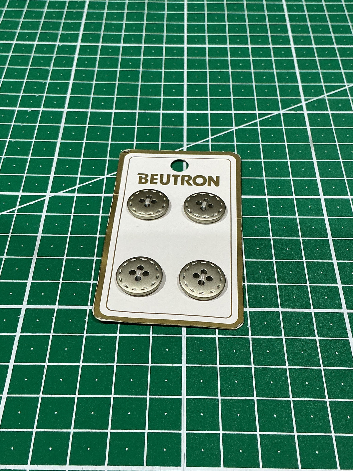 Beutron Vintage Buttons