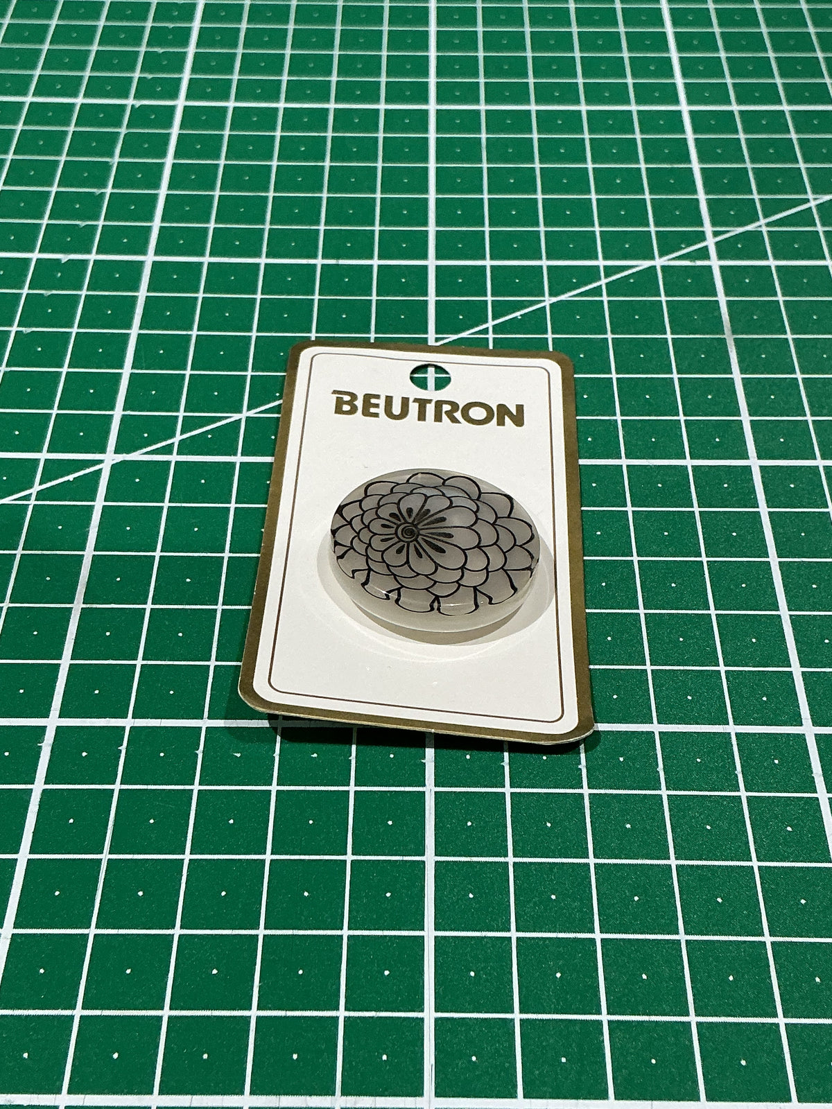 Beutron Vintage Buttons