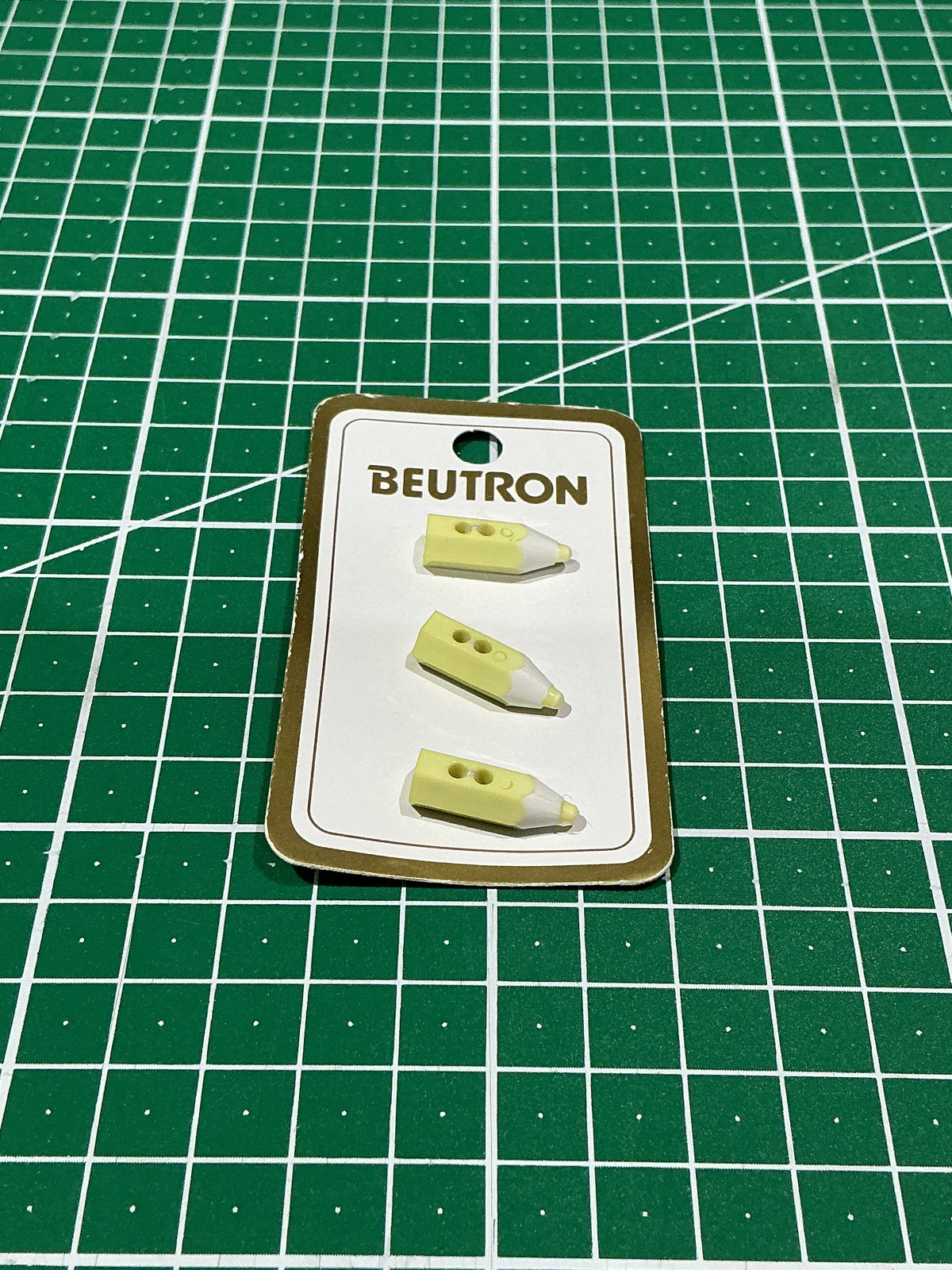 Beutron Vintage Buttons
