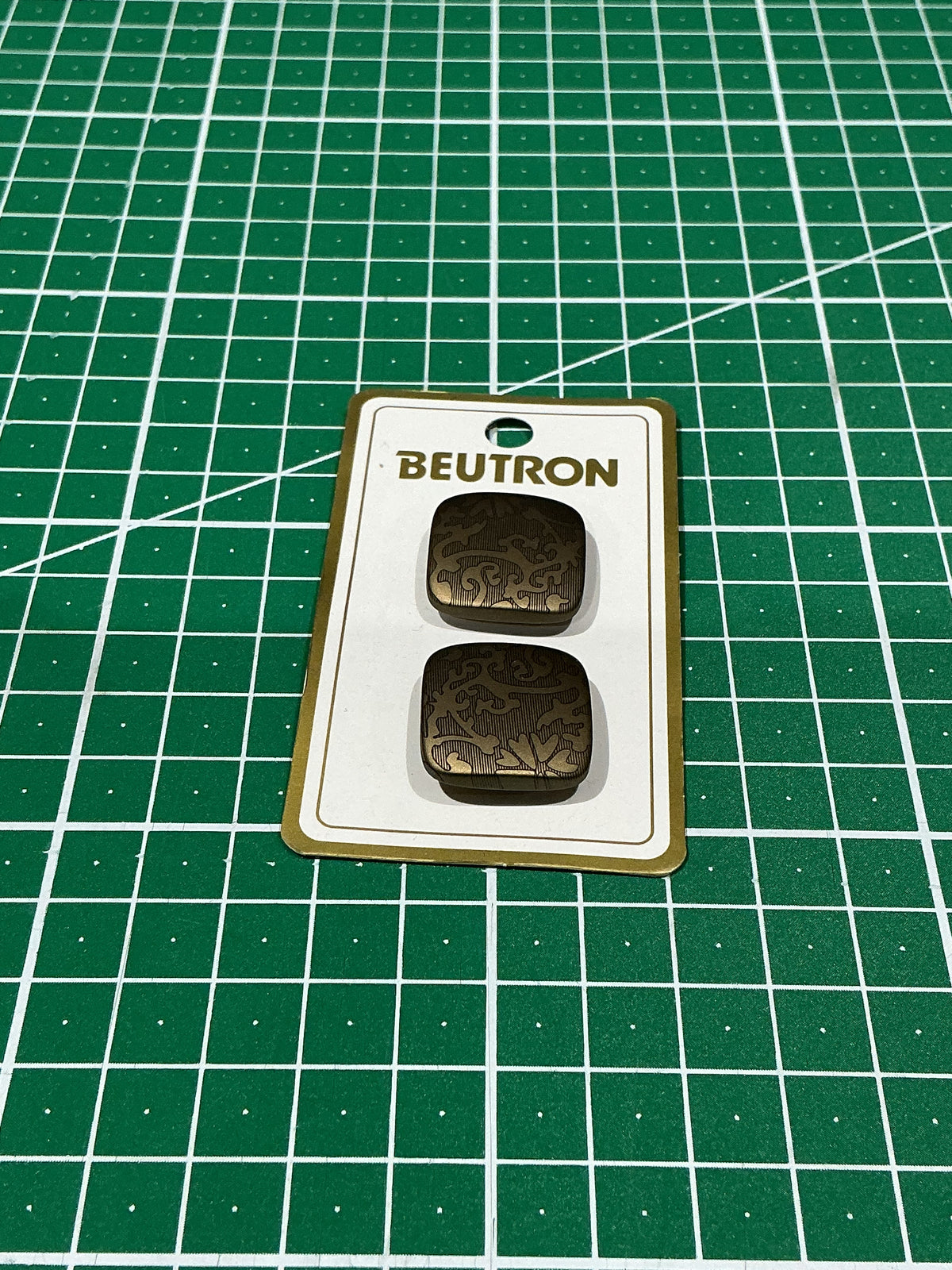 Beutron Vintage Buttons