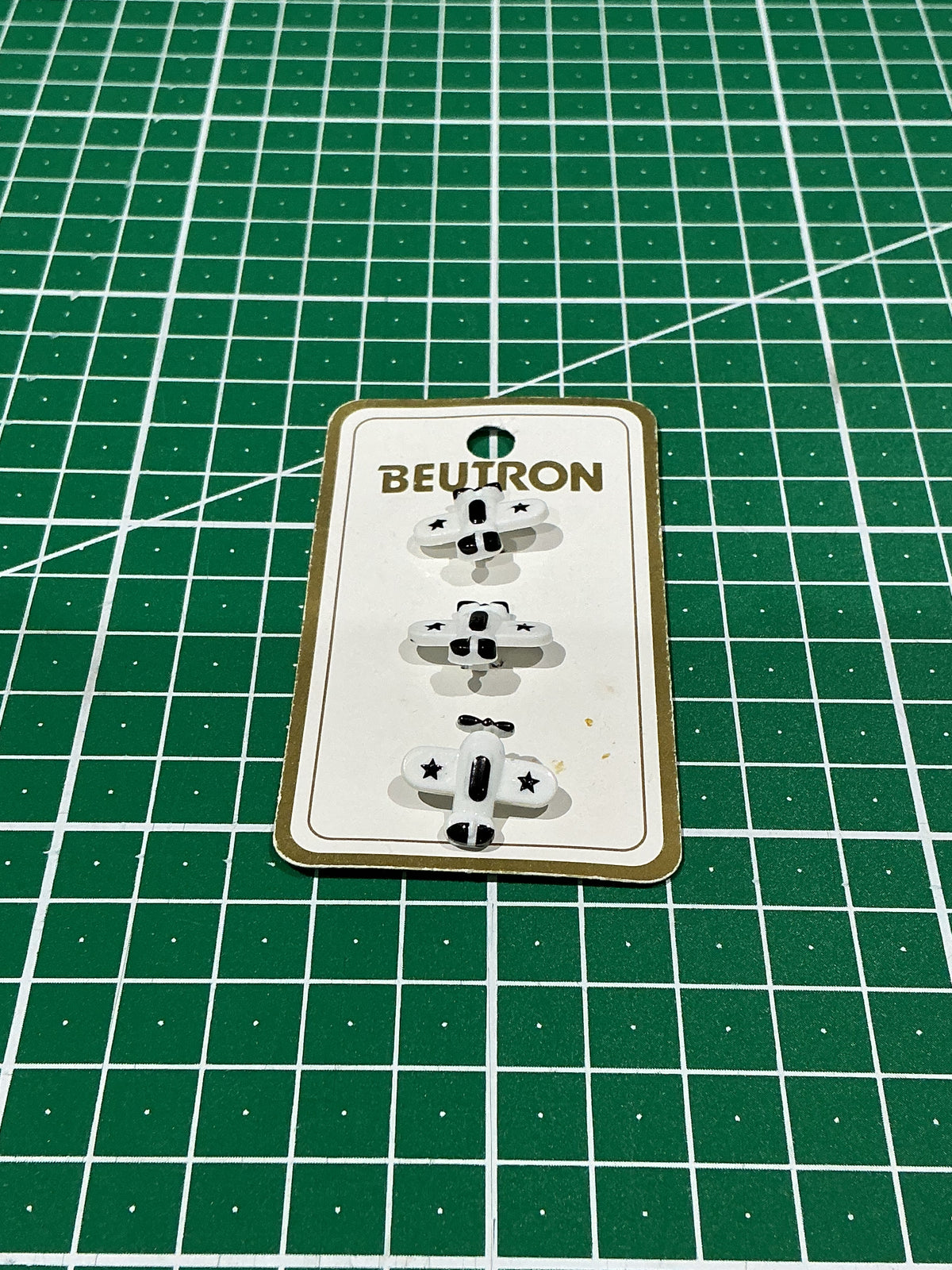 Beutron Vintage Buttons