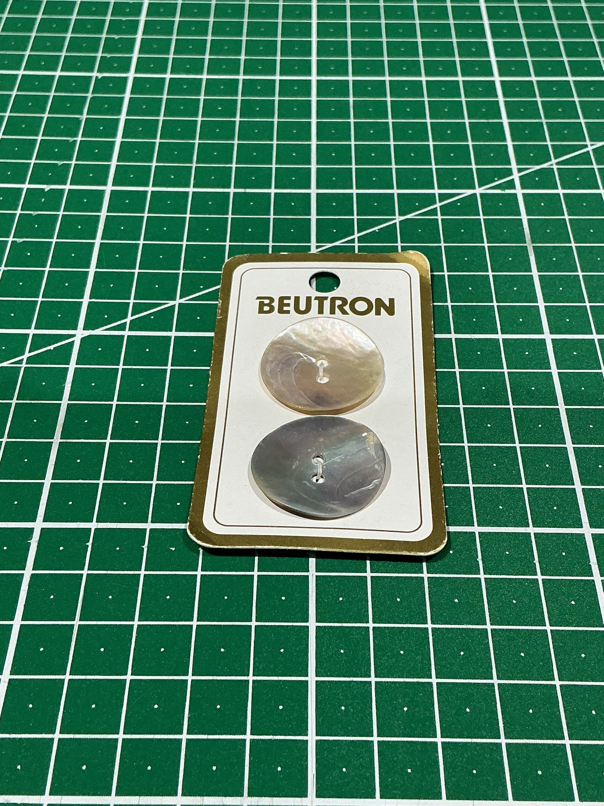 Beutron Vintage Buttons