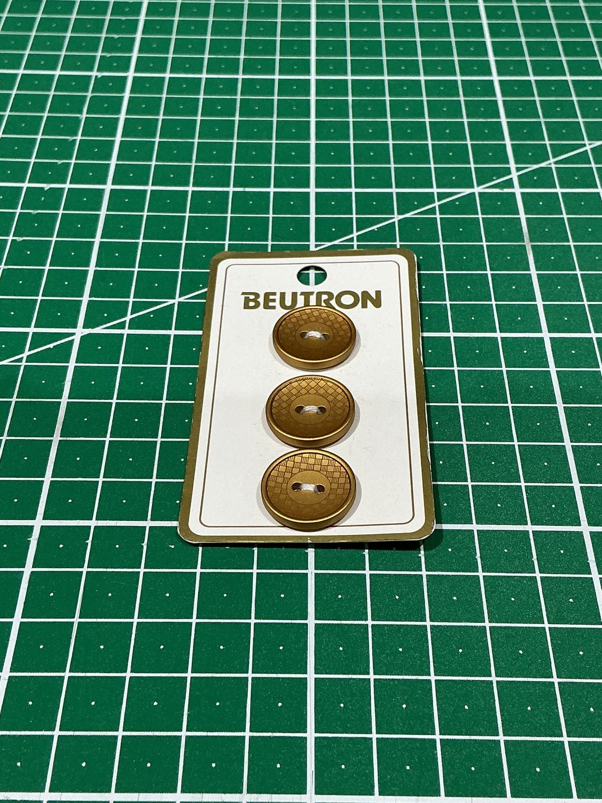 Beutron Vintage Buttons