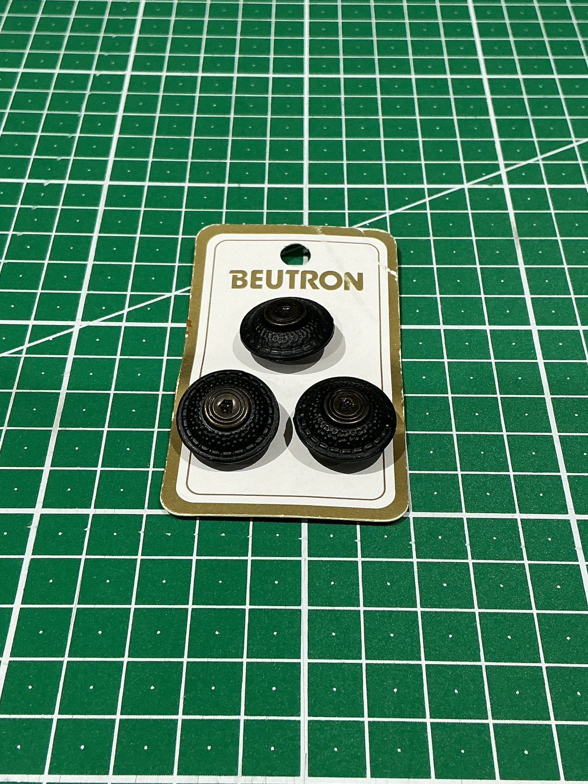 Beutron Vintage Buttons