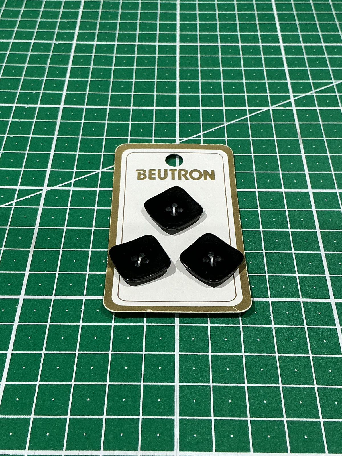 Beutron Vintage Buttons