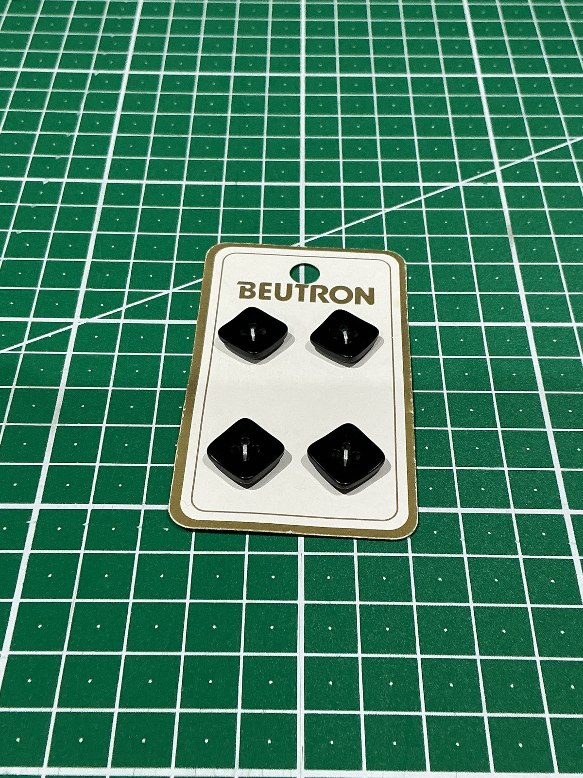 Beutron Vintage Buttons