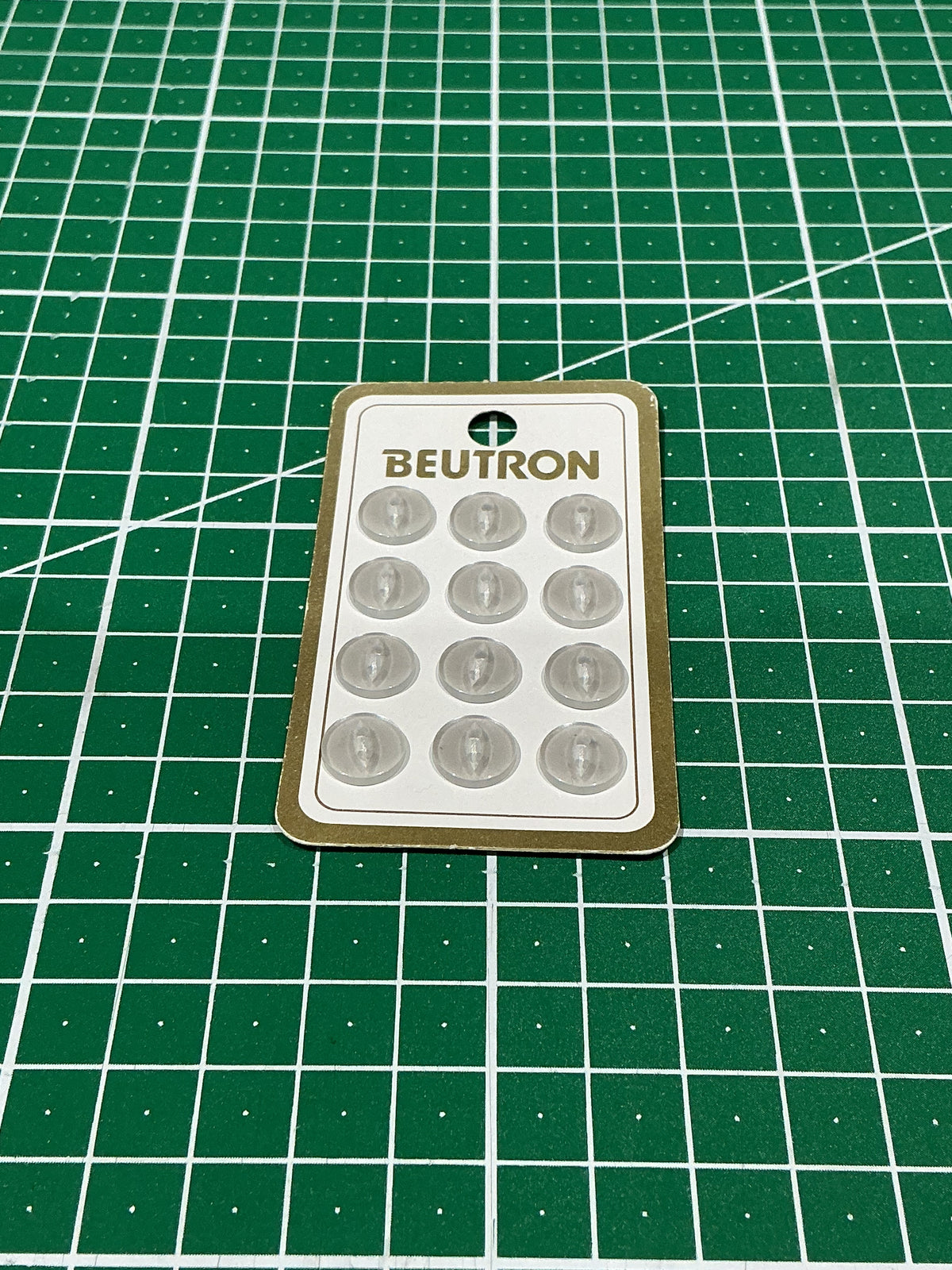 Beutron Vintage Buttons