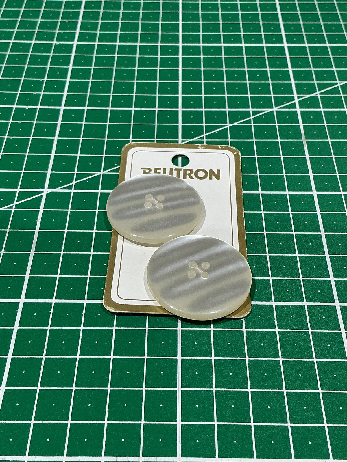 Beutron Vintage Buttons