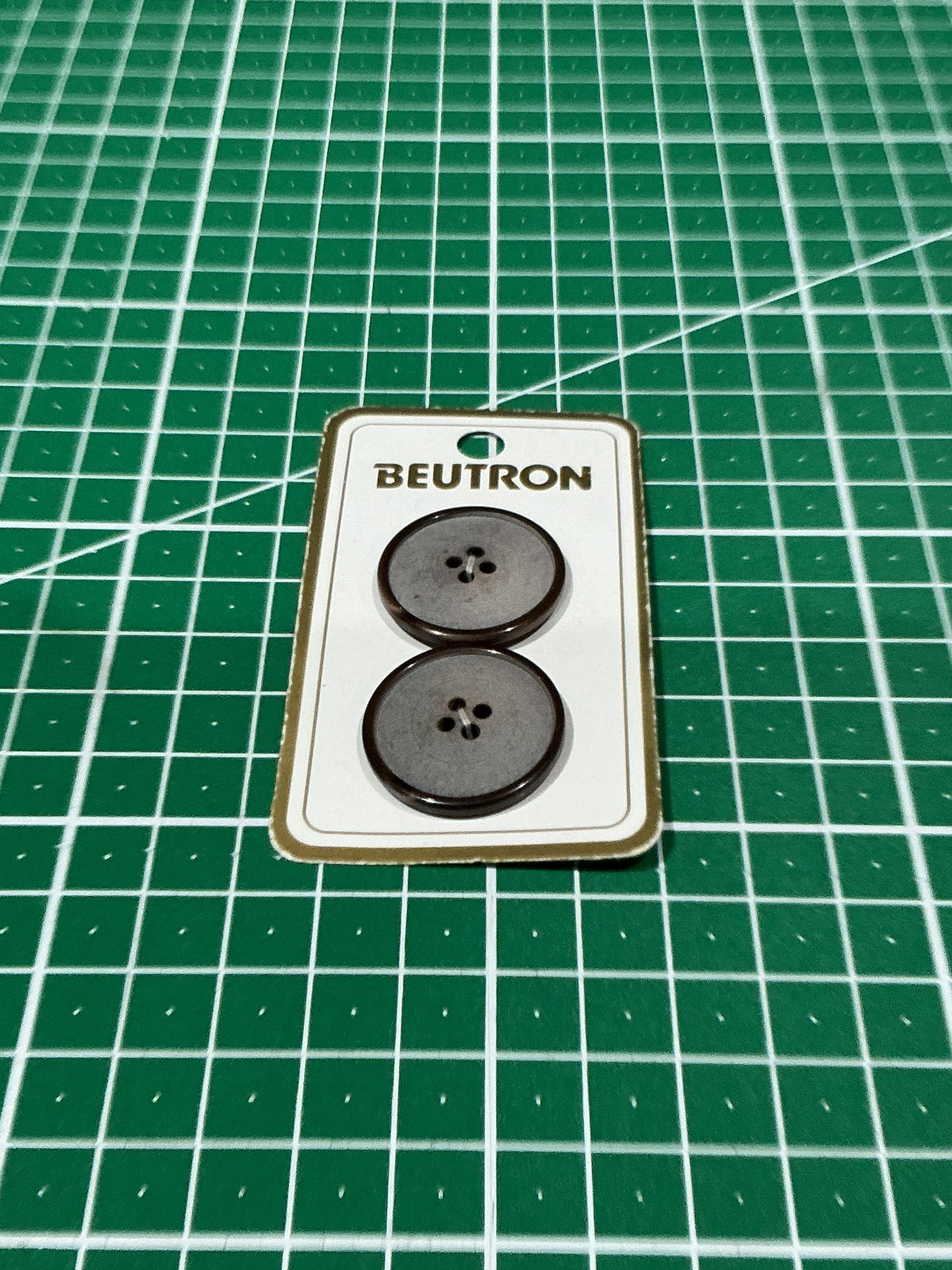 Beutron Vintage Buttons