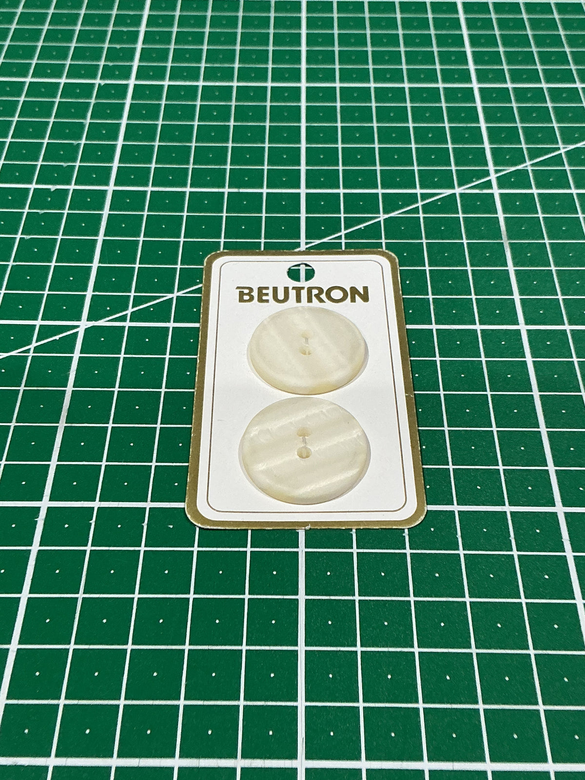 Beutron Vintage Buttons