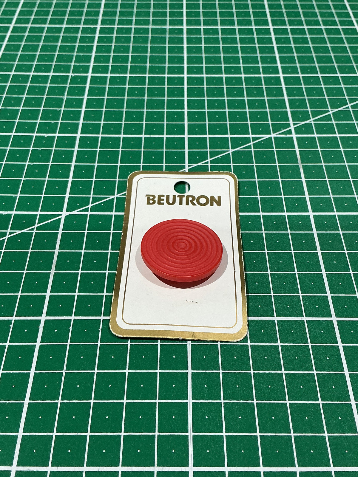 Beutron Vintage Buttons