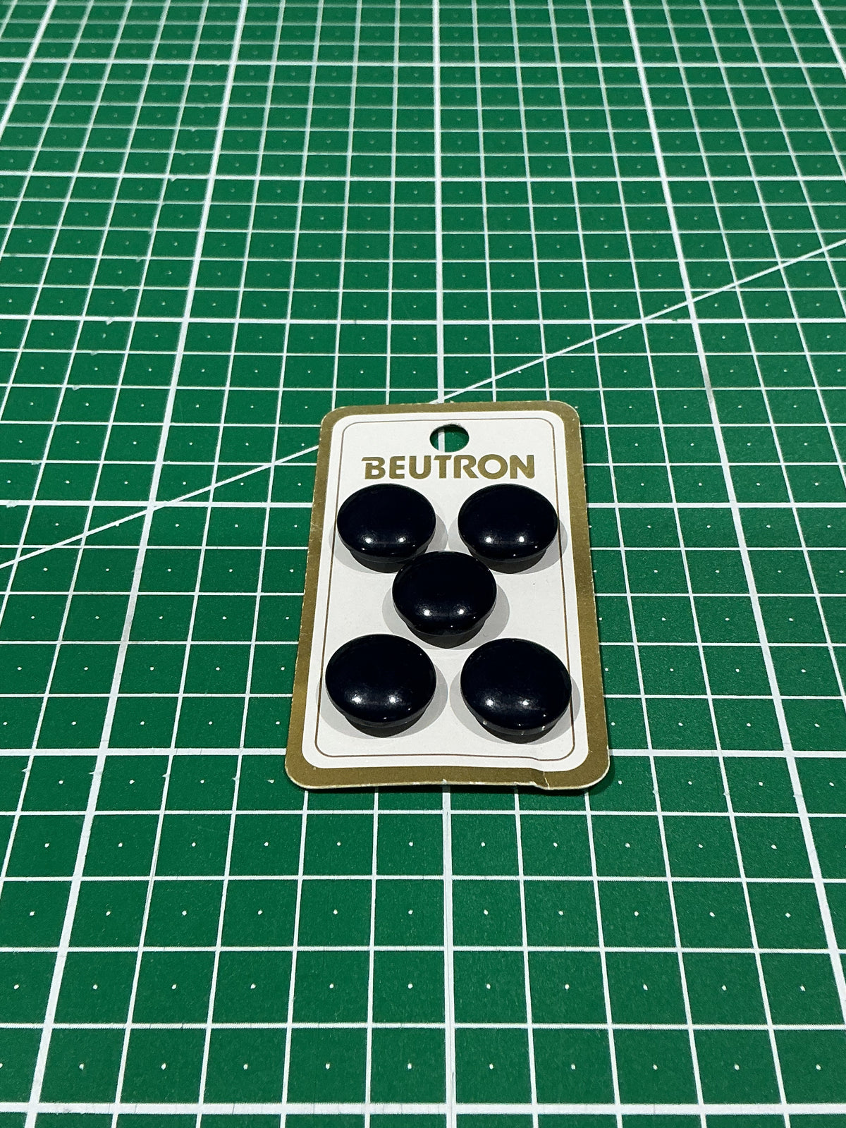 Beutron Vintage Buttons