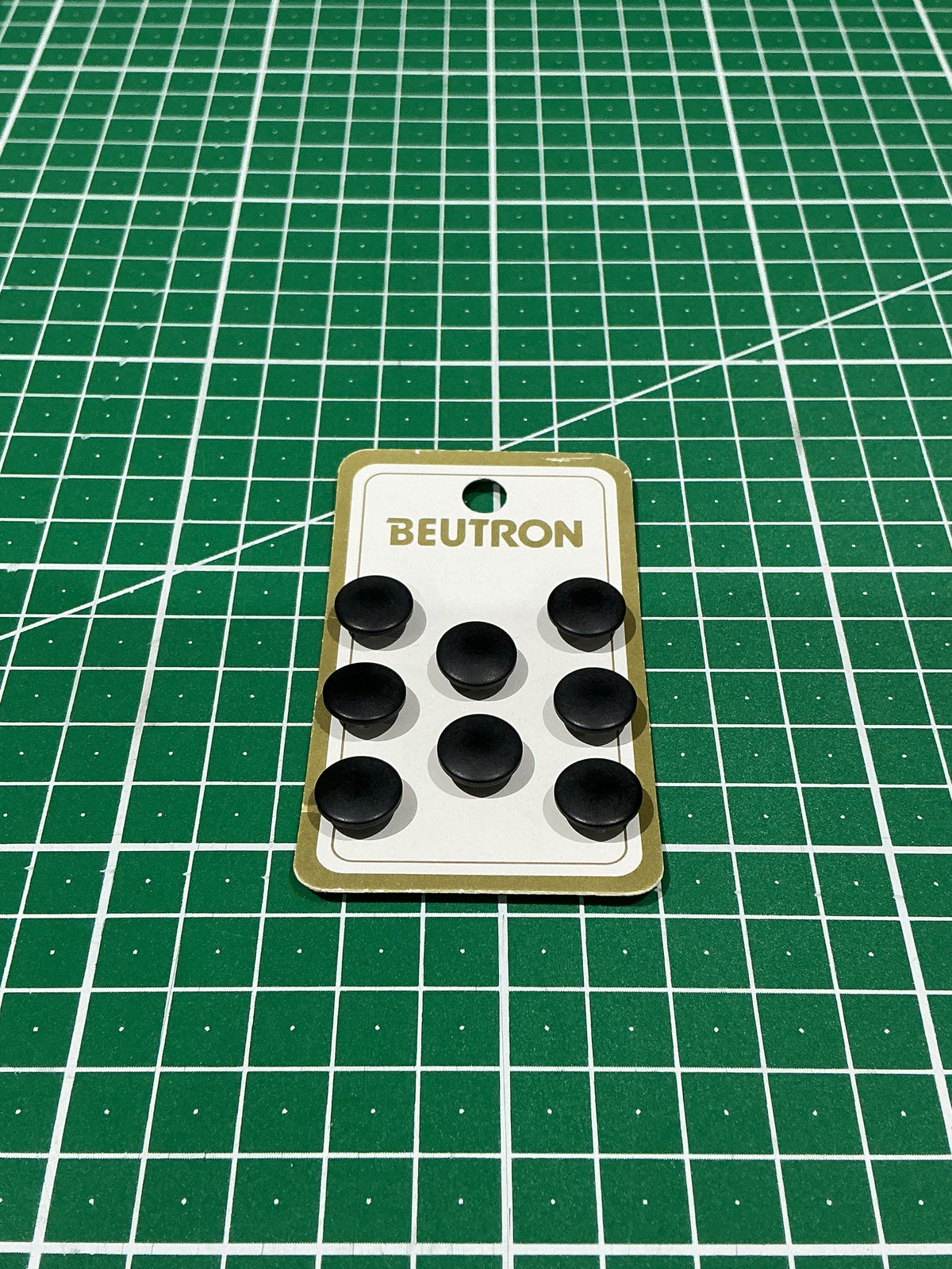 Beutron Vintage Buttons