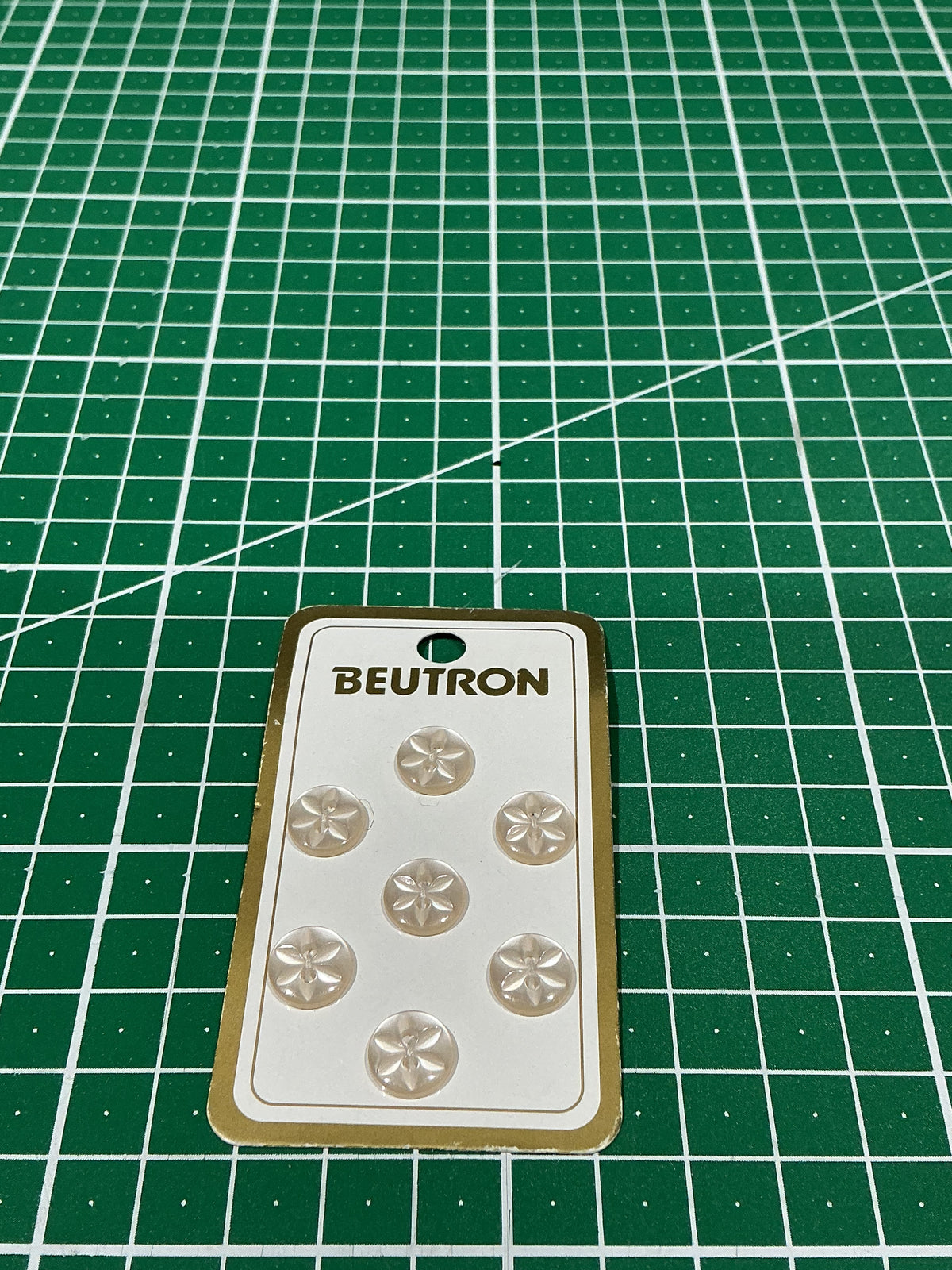 Beutron Vintage Buttons