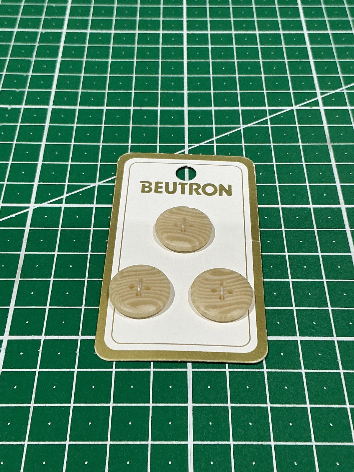 Beutron Vintage Buttons