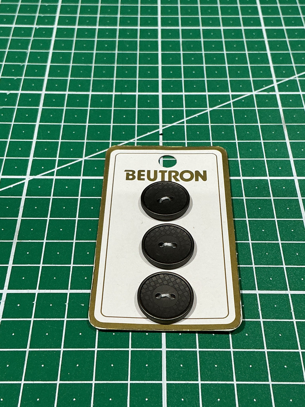 Beutron Vintage Buttons