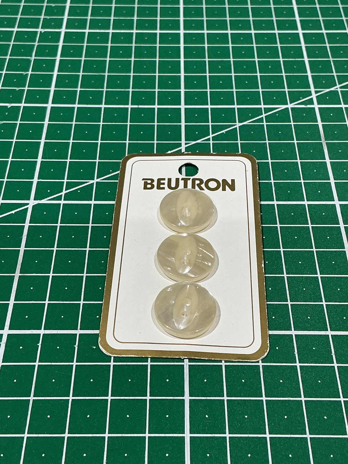 Beutron Vintage Buttons