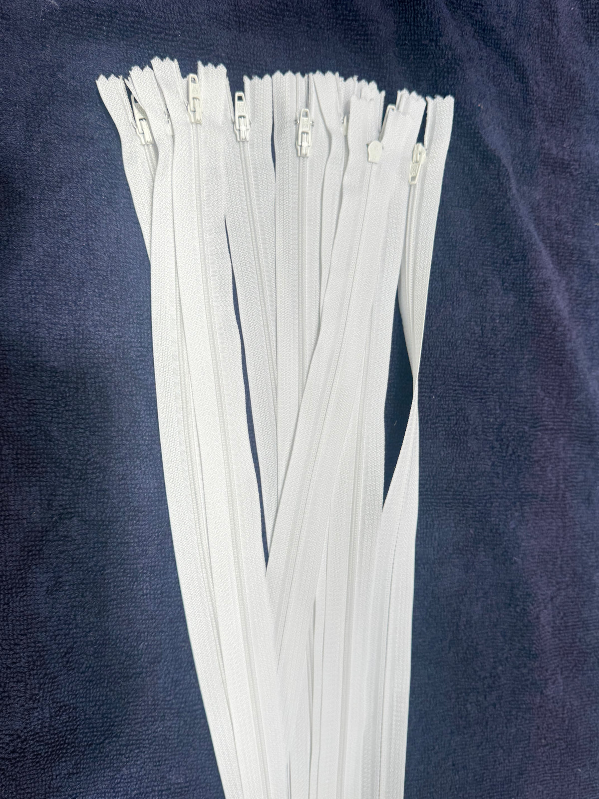 Zip White 56 cm