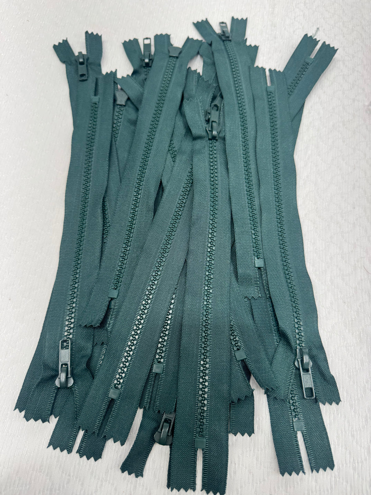 Zip Dark Green 23 cm