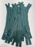 Zip Dark Green 23 cm