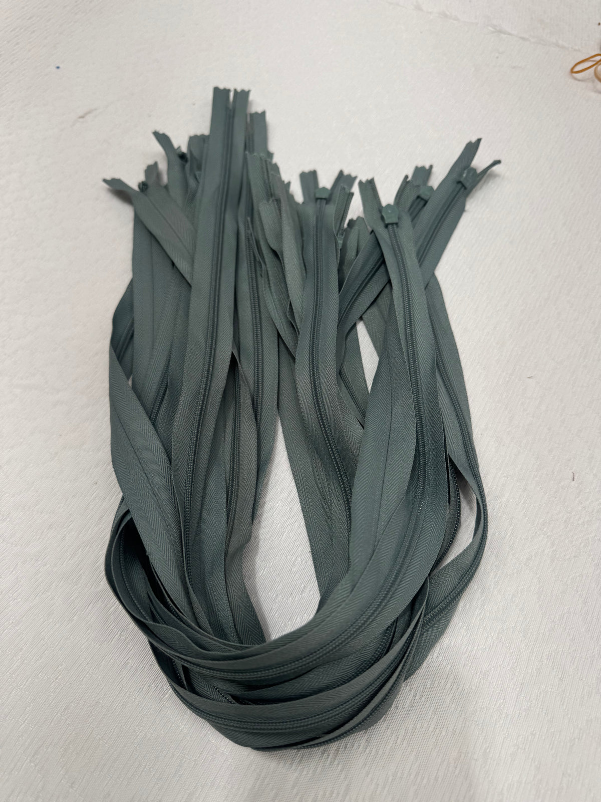 Zip Greyish Green 60 cm
