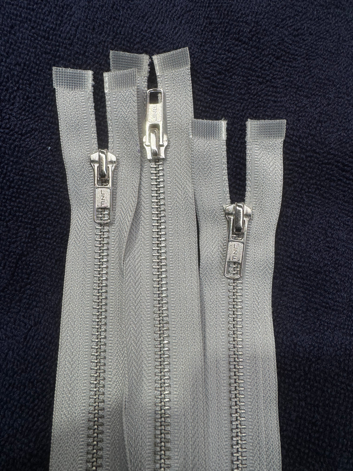 Zip Metal Light Grey 51.5 cm