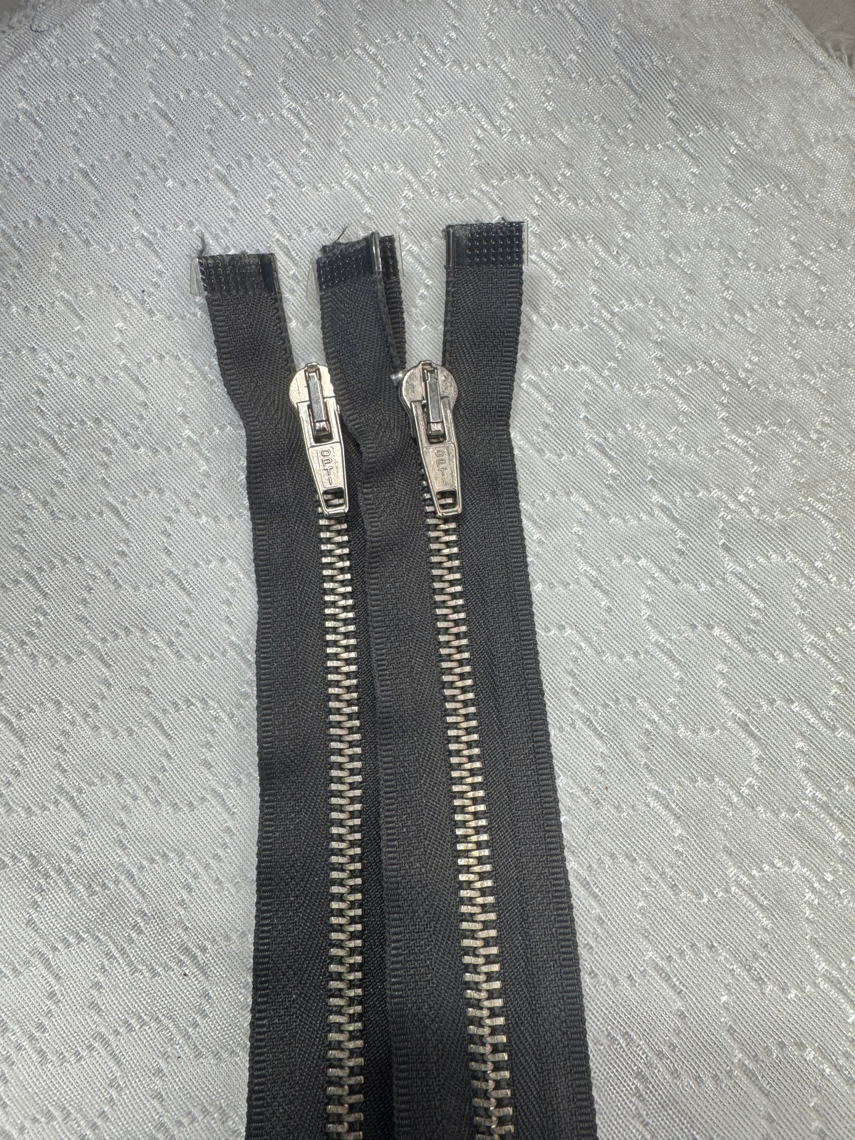 Zip Metal Dark Grey 41 cm
