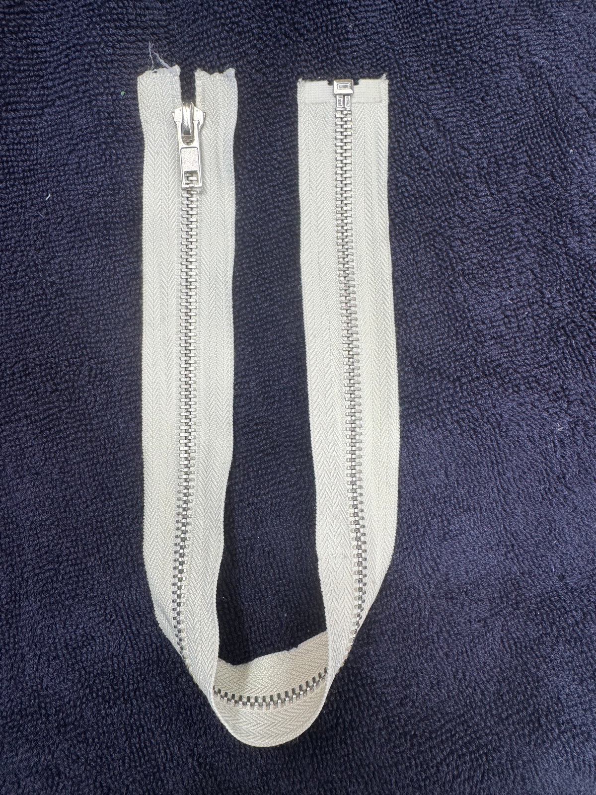 Zip Metal White 44 cm