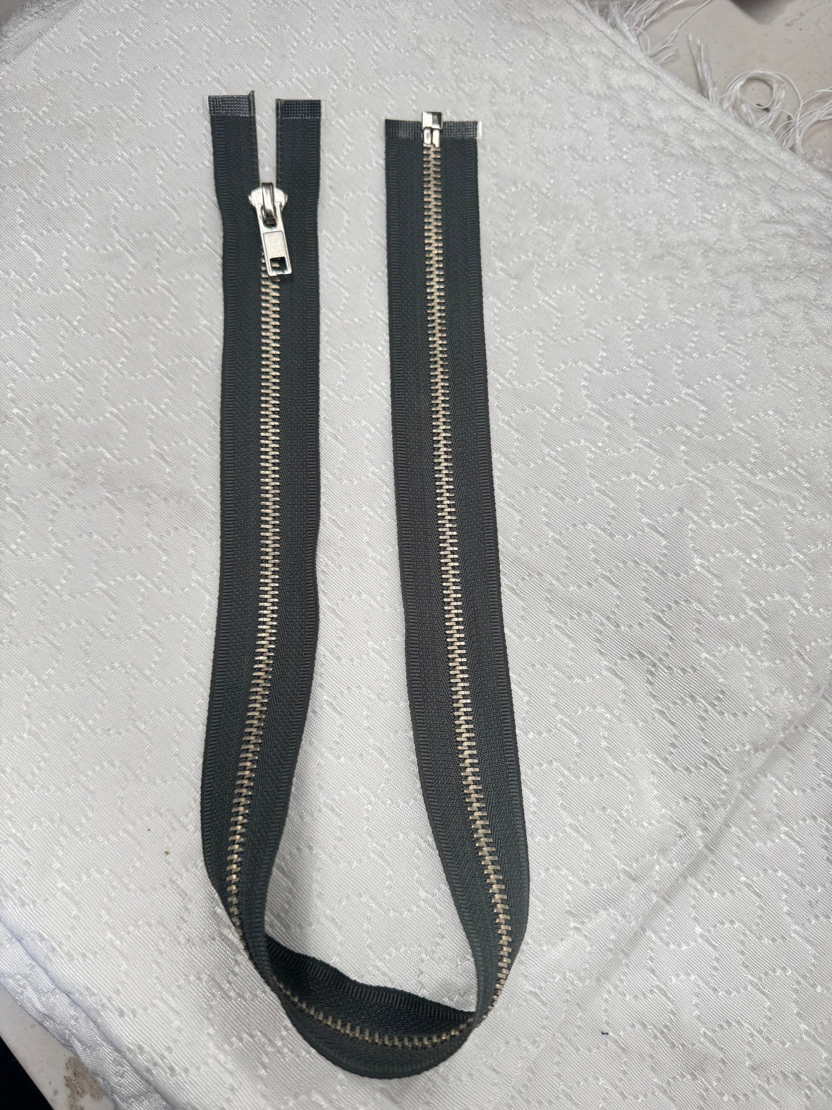 Zip Metal Dark Grey 47 cm