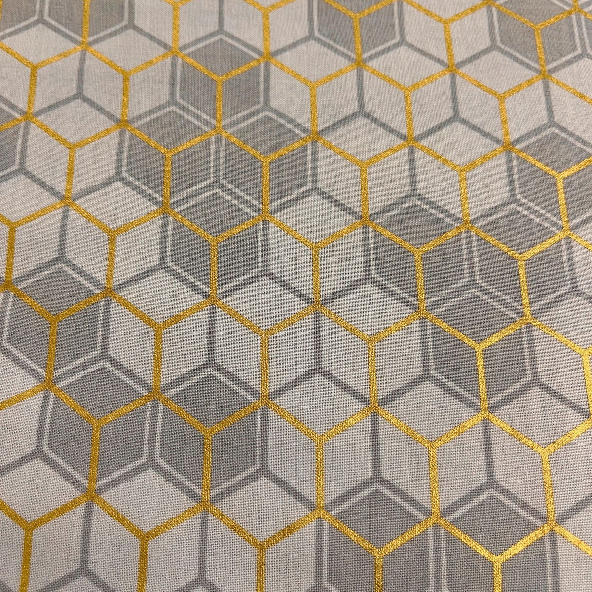 Hoffman Fabrics Clarabelle 7513