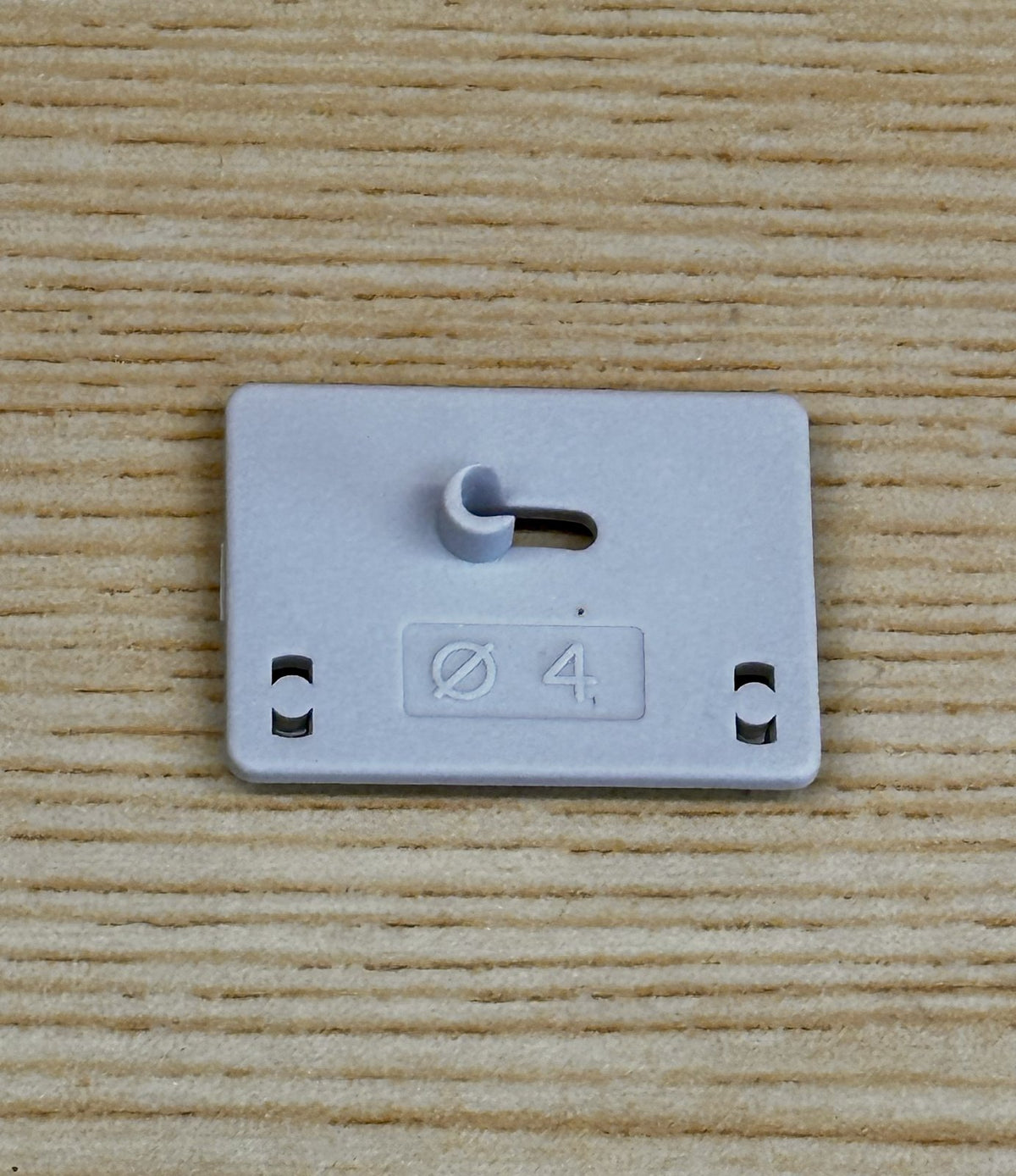 Husqvarna Viking Eyelet Plate 4 mm. 412 39 40-45