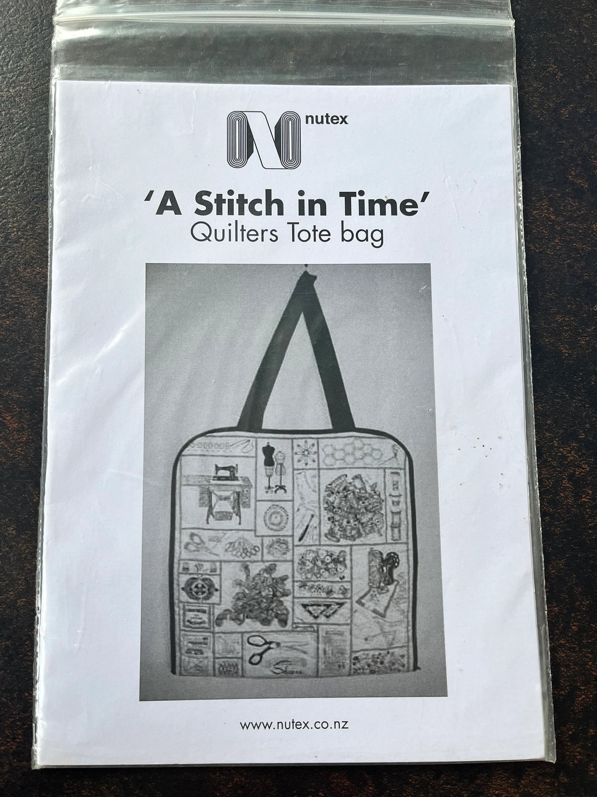 Pattern Quilters Tote Bag , A Stitch in Time Pattern , Nutex